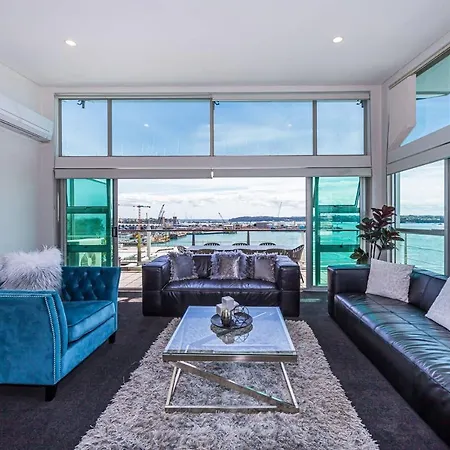 Princes Wharf - Spectacular Harbour View Penthouseアパートメント